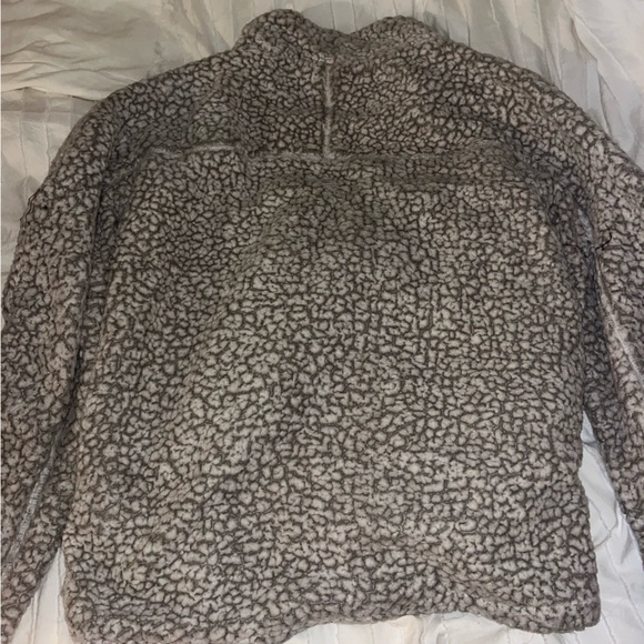 Thread and supply pullover - Picture 3 of 3